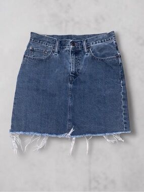 LEVI’S SKIRT Mini Denim Jean Skirt Raw Hem Faded Black Size 27